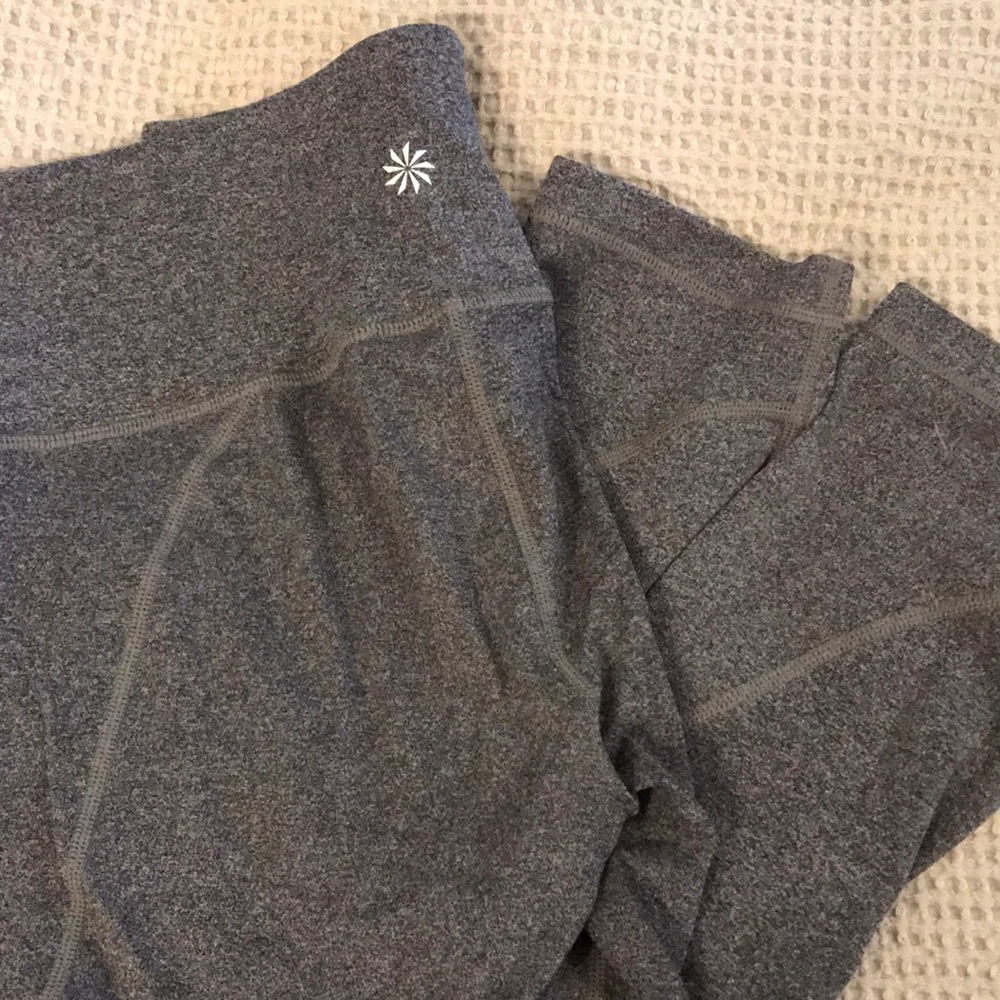 Athleta Gray Salutation Capri Size Small